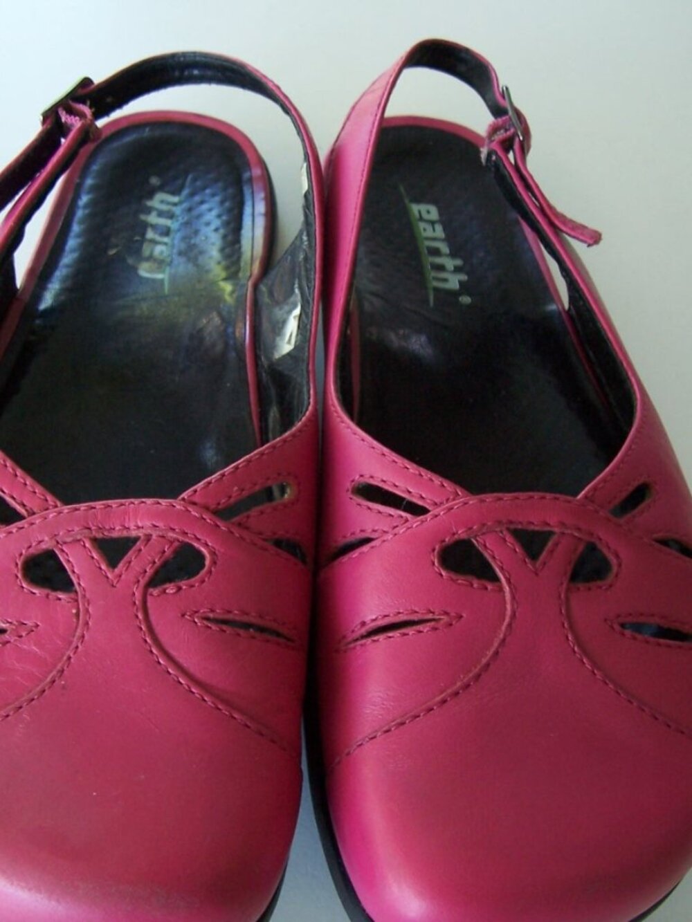 Earth Shoes Size 7 Leather with Adjustable Heel Strap with Buckle
